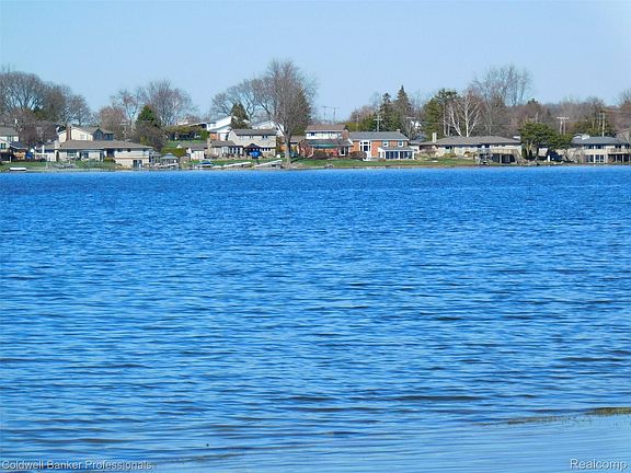 4th image of 3436 Adams Shore Dr