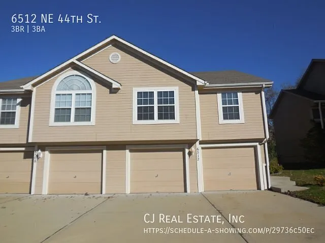6512 NE 44th St — Photo 1