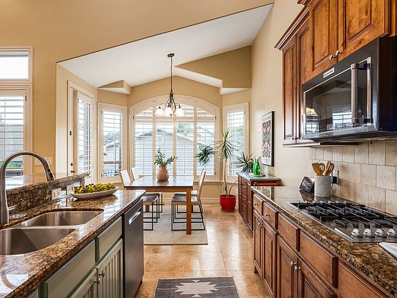 5th image of 617 E Kirstys Ln