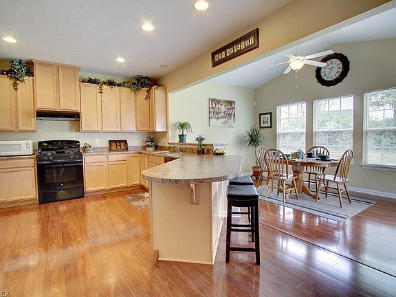 2nd image of 1522 Clover Ct