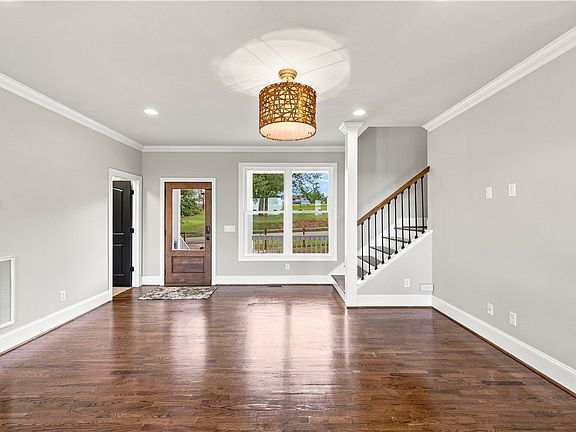 4th image of 202 Allgood Dr
