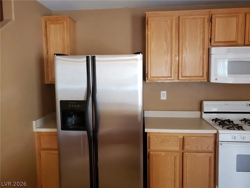 2 bed, 1.5 bath, 1266 sqft, $1,600 — Photo 4