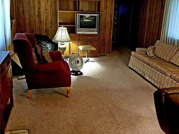 3rd image of 5510 Yakima Ln SE