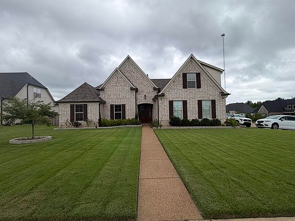 2nd image of 45 Laurel Wood Ln