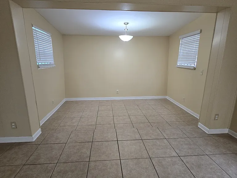 5010 Fredericksburg Ave — Photo 14