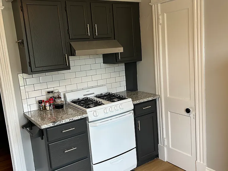 766 Farmington Ave #3 — Photo 1