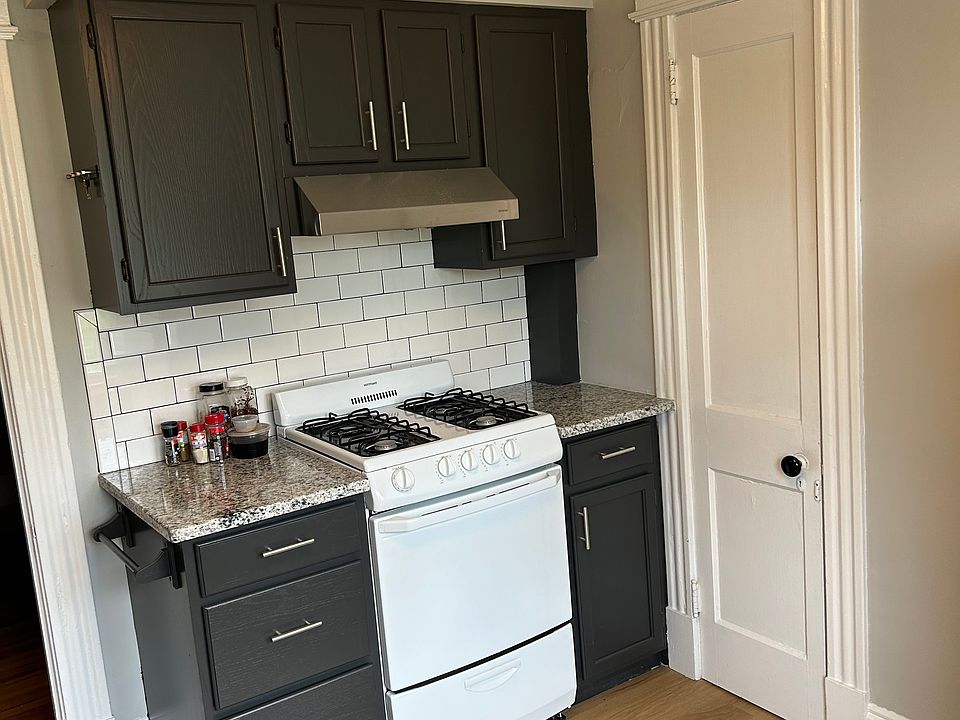 1st image of 766 Farmington Ave #3