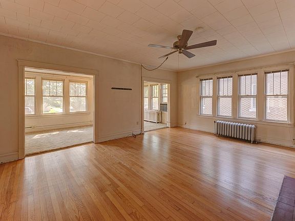 5th image of 2036 Superior Ave