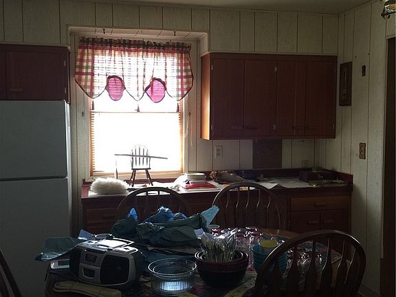 5th image of 110 E 4th Ave