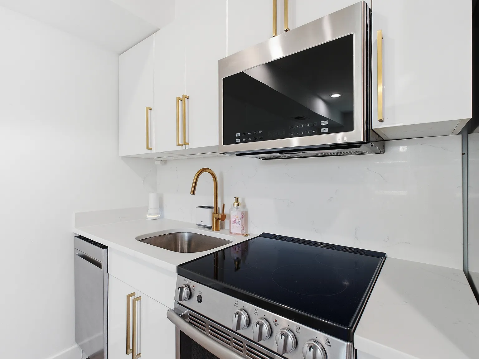 1 bed, 600 sqft, $1,512 — Photo 4