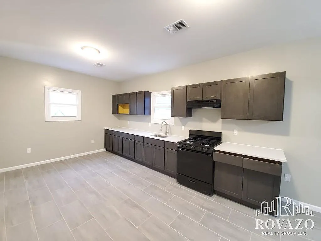 Building Photo - 238 Ellis Ave #1