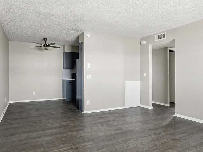 Rosemont Apartments — Photo 18