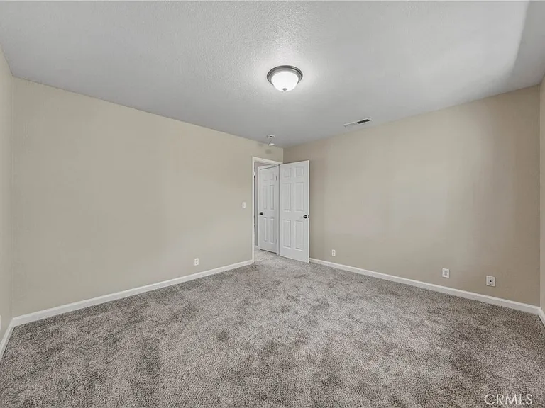 687 Armstrong St — Photo 10