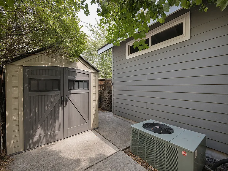 459 NW Broadway St — Photo 34