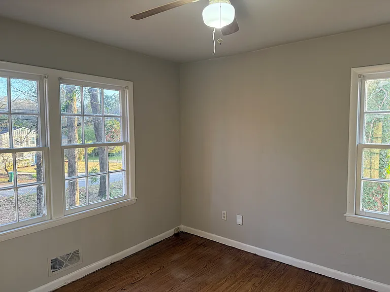 101 College Cir — Photo 8