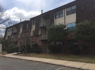 407 Green Hollow Dr, Iselin, NJ 08830