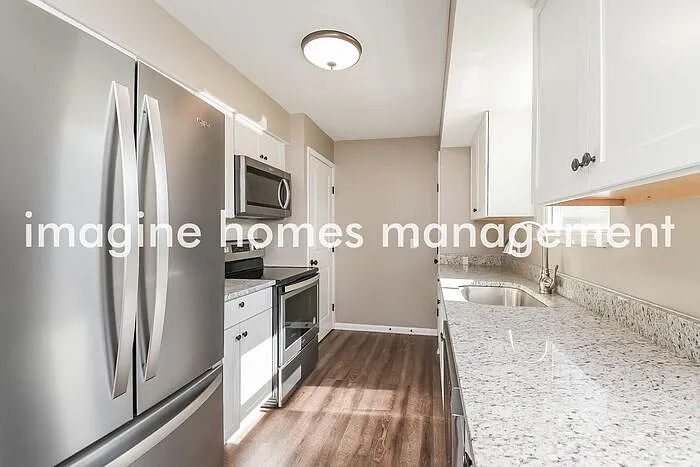 2392 Ashdale Dr — Photo 6