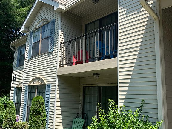 2nd image of 88 Sussex Pl #88