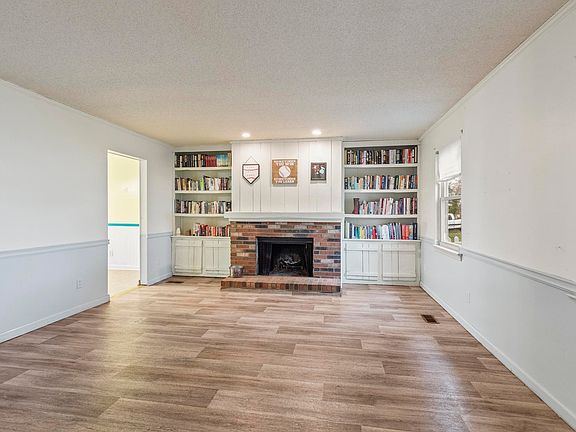2nd image of 6926 Sandy Cove Dr