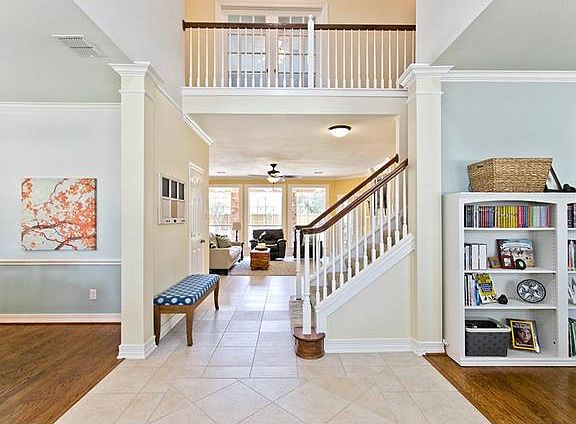 4th image of 8020 Strathmore Dr