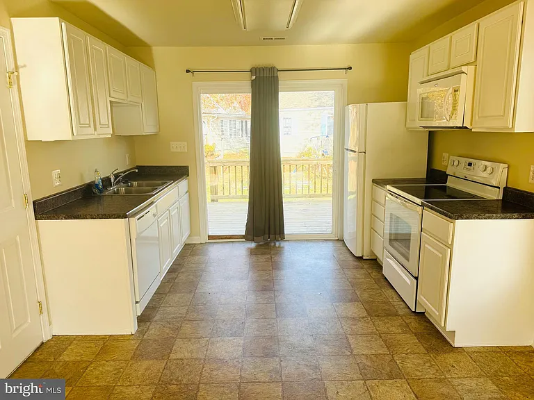 45326 Stark Dr — Photo 7