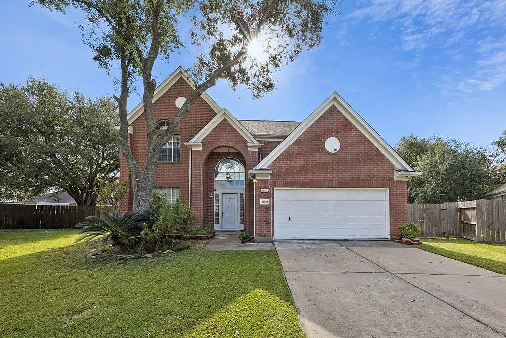 4 bed, 2.5 bath, 2463 sqft, $2,500 — Photo 1