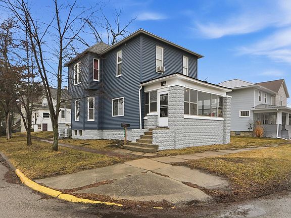 3rd image of 200 E King St