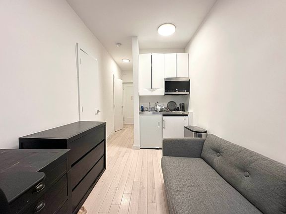 3rd image of 206 W 21st St APT A9