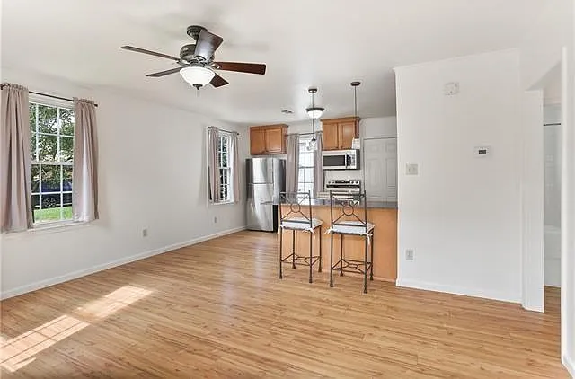 2 bed, 1.0 bath, 800 sqft, $1,900 — Photo 3