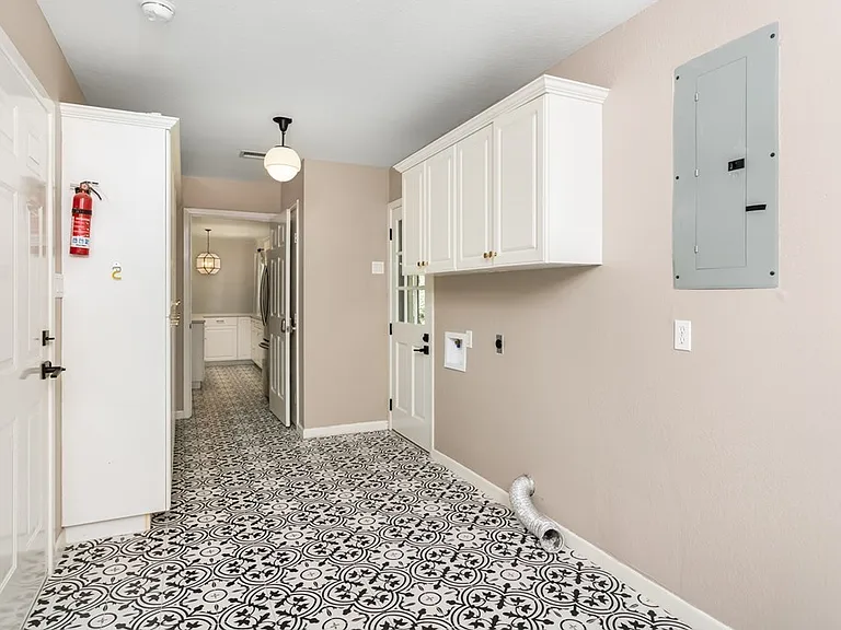 803 N Bowie St — Photo 22