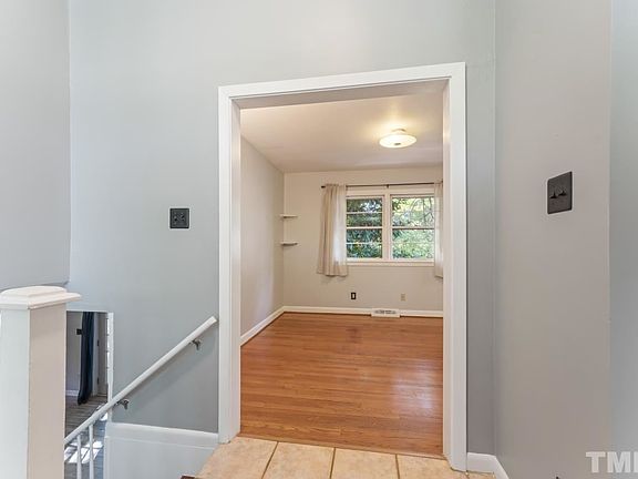 3rd image of 202 White Oak Dr