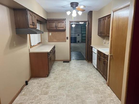 3rd image of 409 Wayne Ave