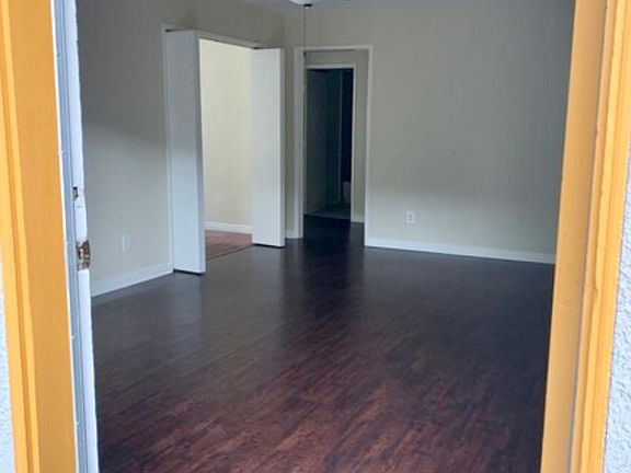 3rd image of 11441 Oxnard St #16
