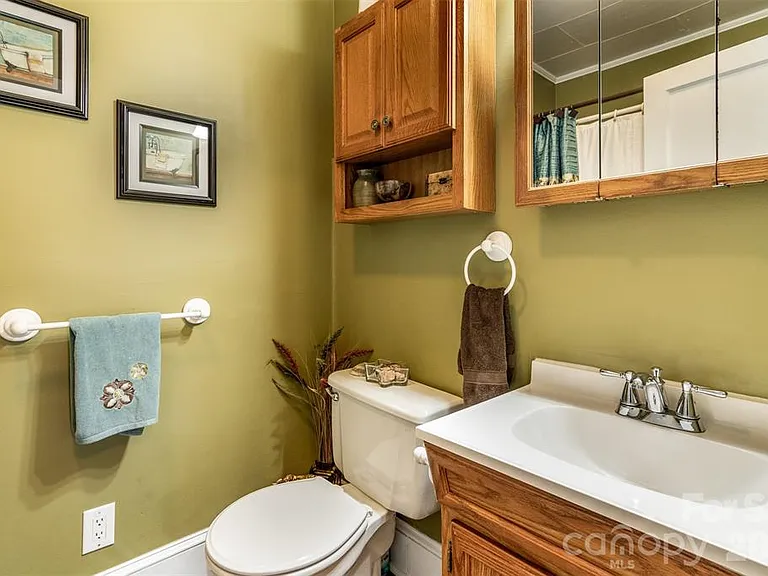 1004 Valley St — Photo 10