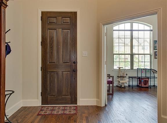 3rd image of 1620 Presley Way