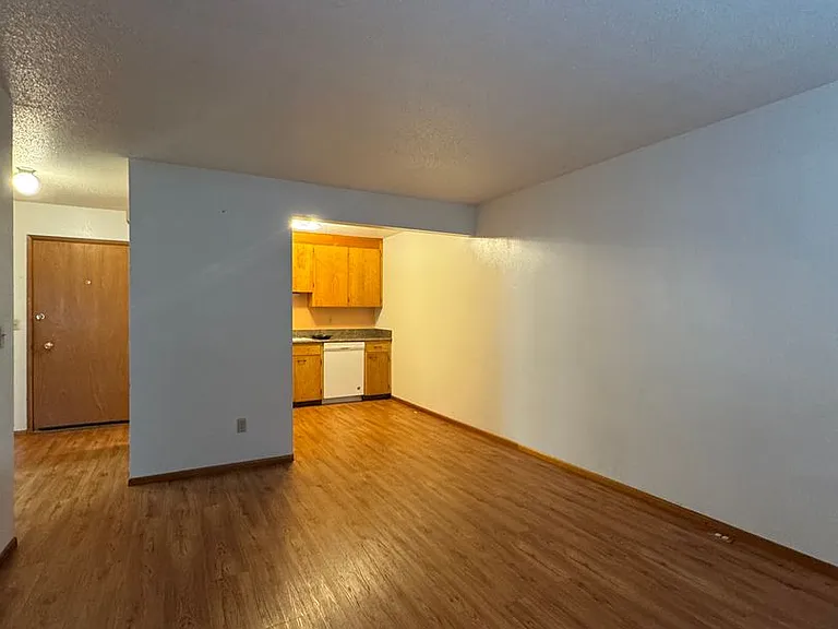 1500 Glen Dr — Photo 11