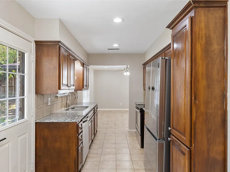 614 Cambridge Dr — Photo 16