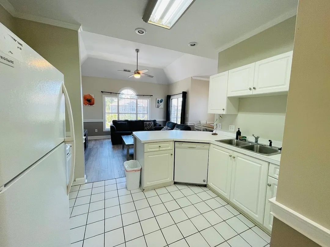 1 bed, 850 sqft, $1,600 — Photo 3