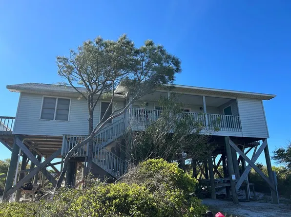 702 Gulf Shore Dr, Carrabelle, FL 32322