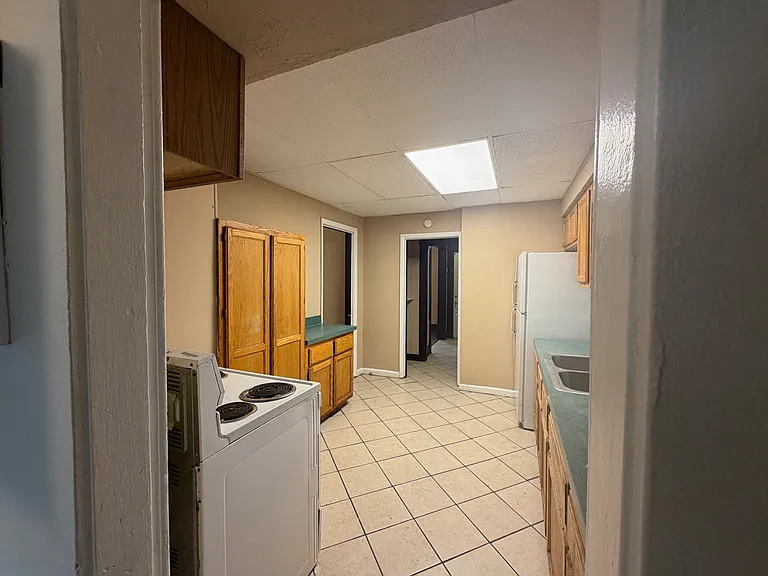 1820 Clarendon Ave — Photo 14