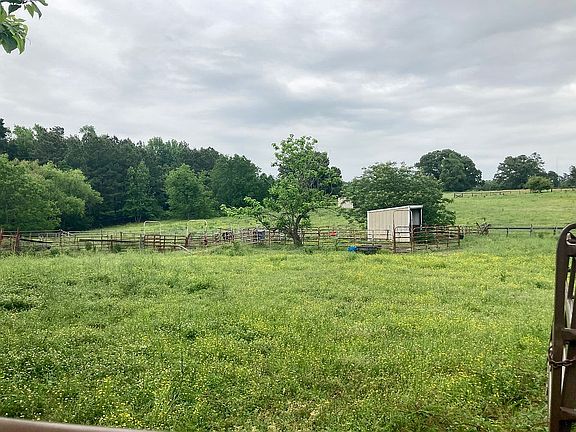4th image of 160 Municipal Dr