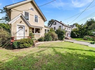119 Susquehanna Ave, Great Neck, NY 11021