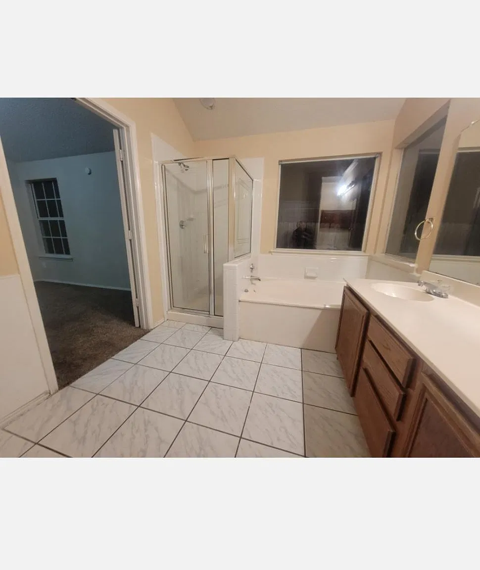 910 Winterwood Ct — Photo 3