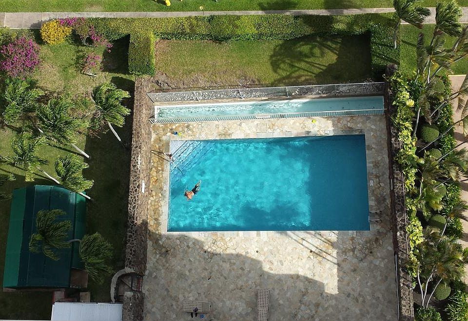 Beautiful swimming pool, deck, sauna & bar-b-que area