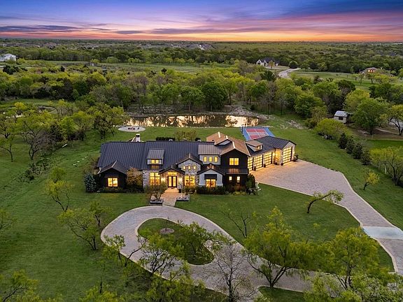 2nd image of 635 Highpoint Rd