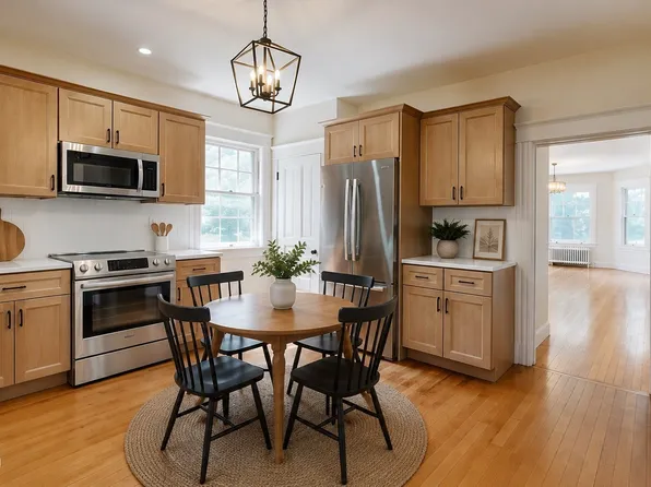 911 Pleasant St, Worcester, MA 01602