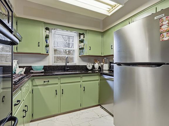 4th image of 4525 Sentry St