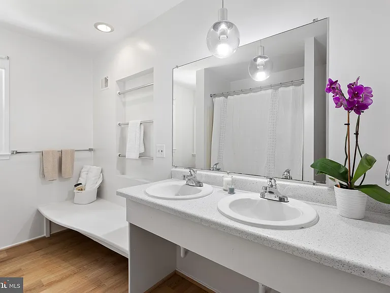 1222 Noyes Dr — Photo 15