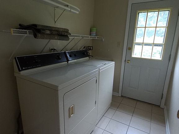 3rd image of 618 Dawes St