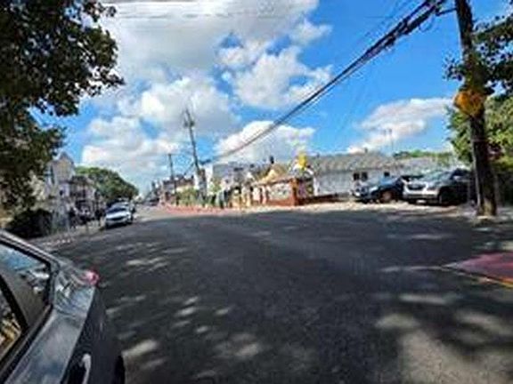 4th image of 9904 Glenwood Rd